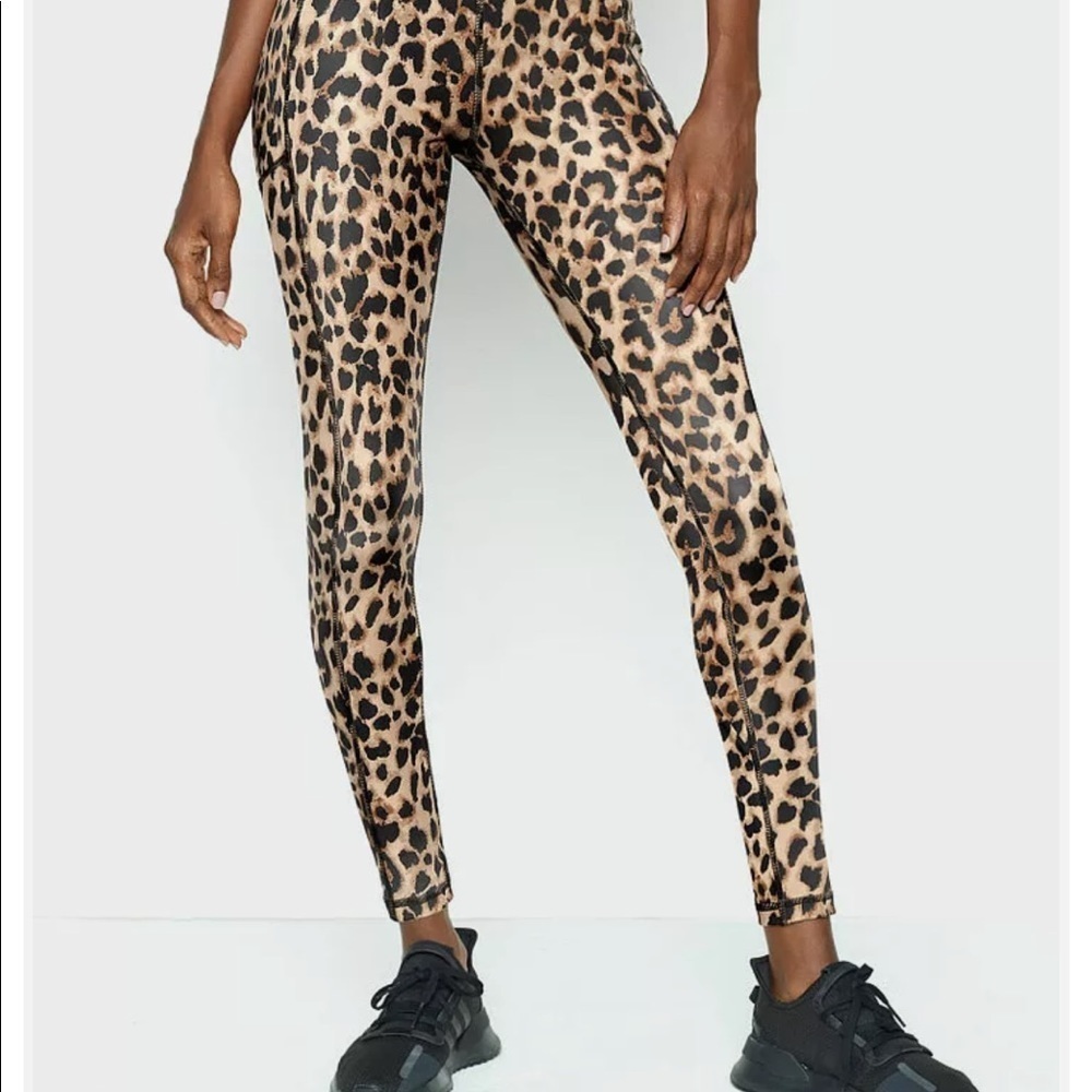 New! Victoria’s Secret SZ 8, incredible essential legging.